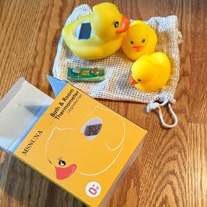 Duck Bath Thermometer Toy Set. Never used. Batteries included